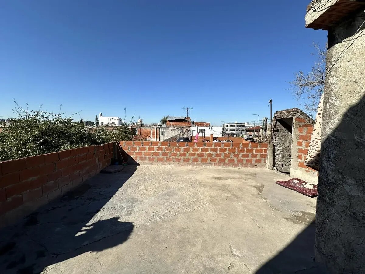 LOCALES COMERCIALES + DEPARTAMENTO + LOTE - 18