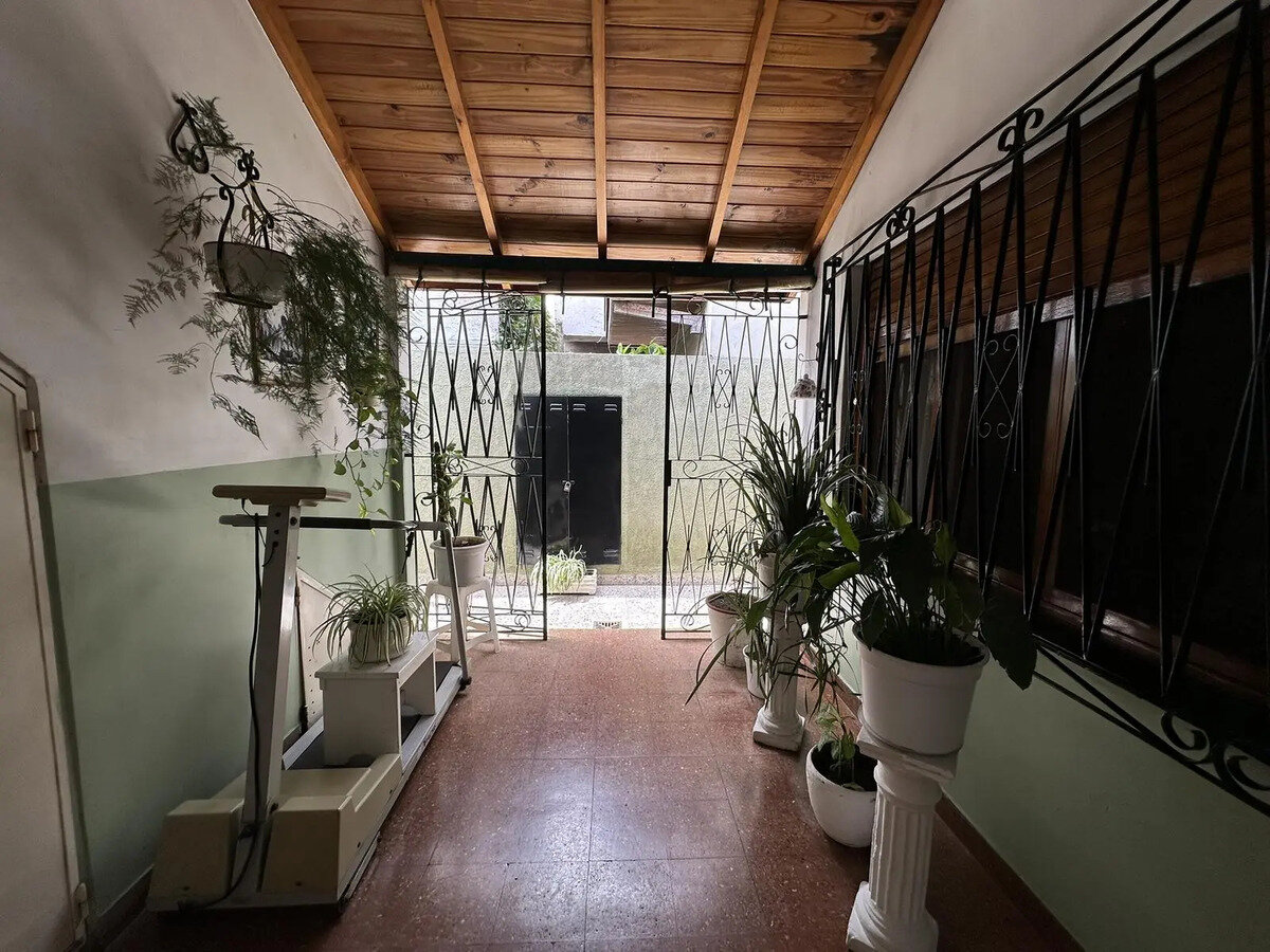 CASA CON FONDO LIBRE Y PILETA - 17