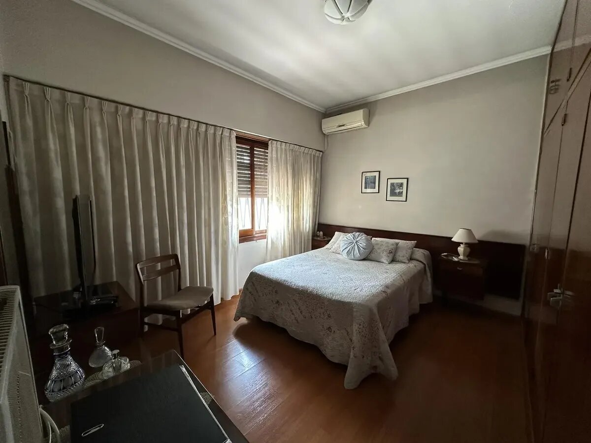 CASA CON FONDO LIBRE Y PILETA - 13