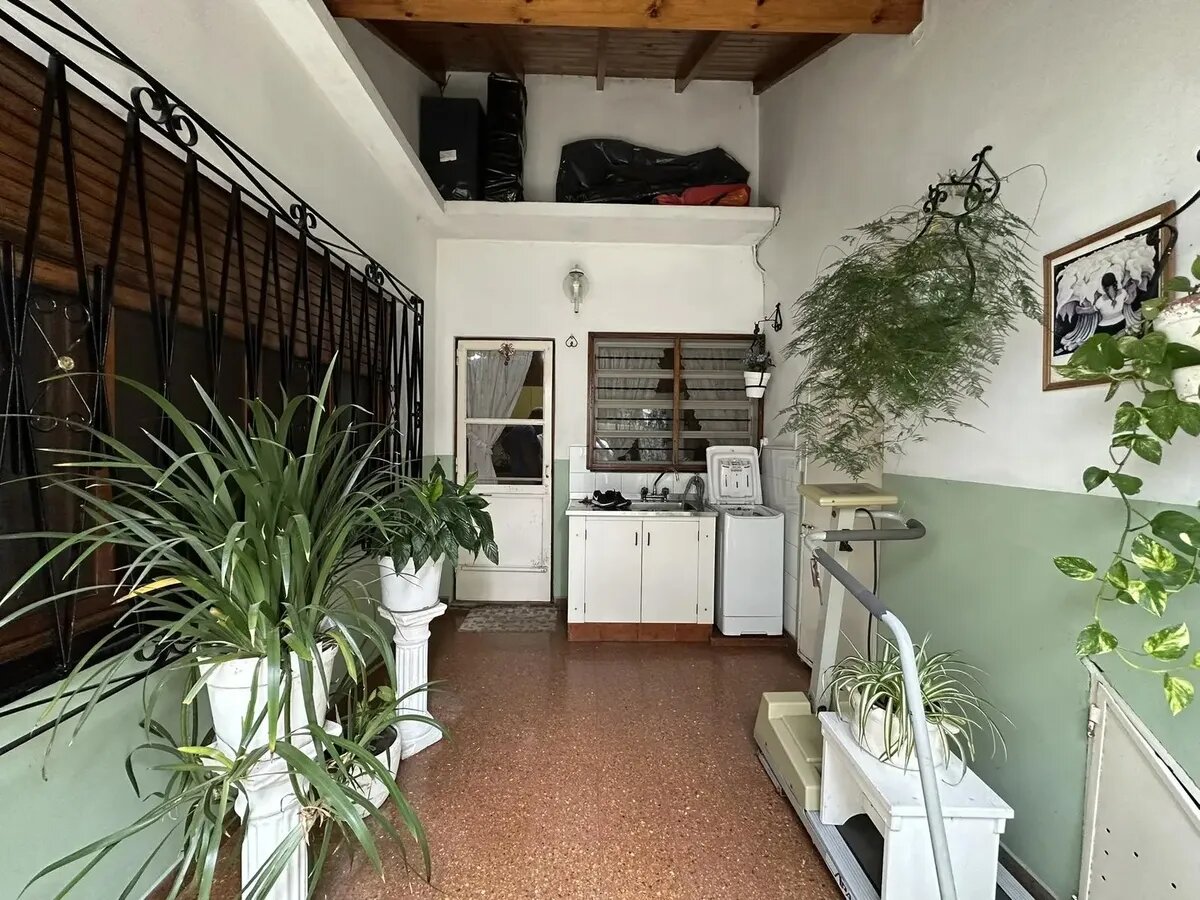 CASA CON FONDO LIBRE Y PILETA - 16