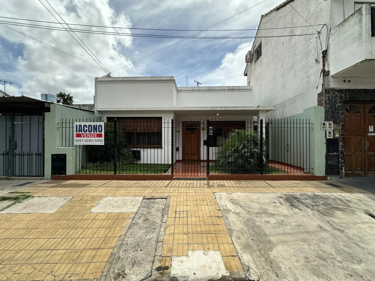 CASA CON FONDO LIBRE Y PILETA - 24