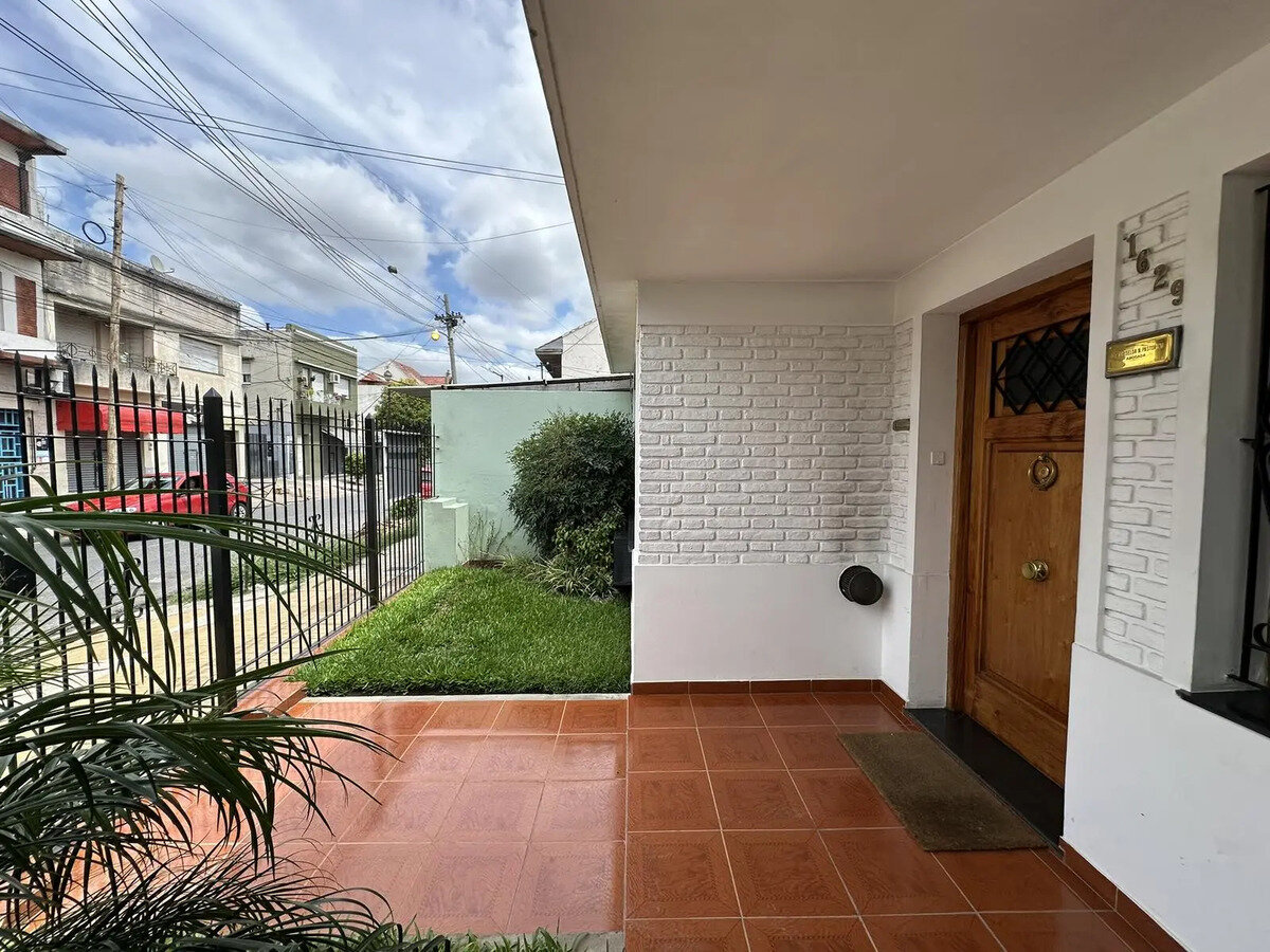 CASA CON FONDO LIBRE Y PILETA - 2