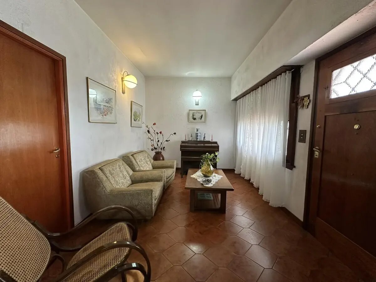 CASA CON FONDO LIBRE Y PILETA - 4