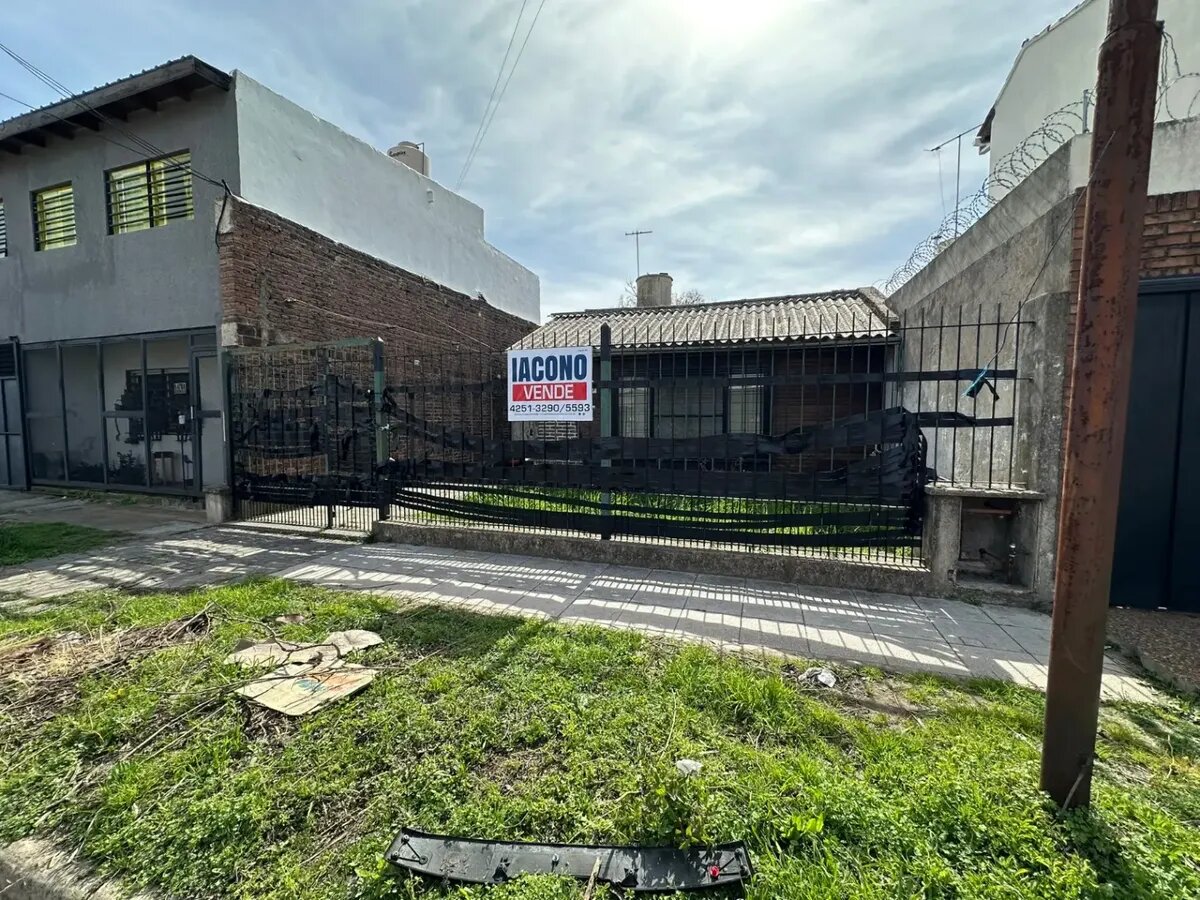 TERRENO DE 207,84 CON CASA PREMOLDEADA - 2