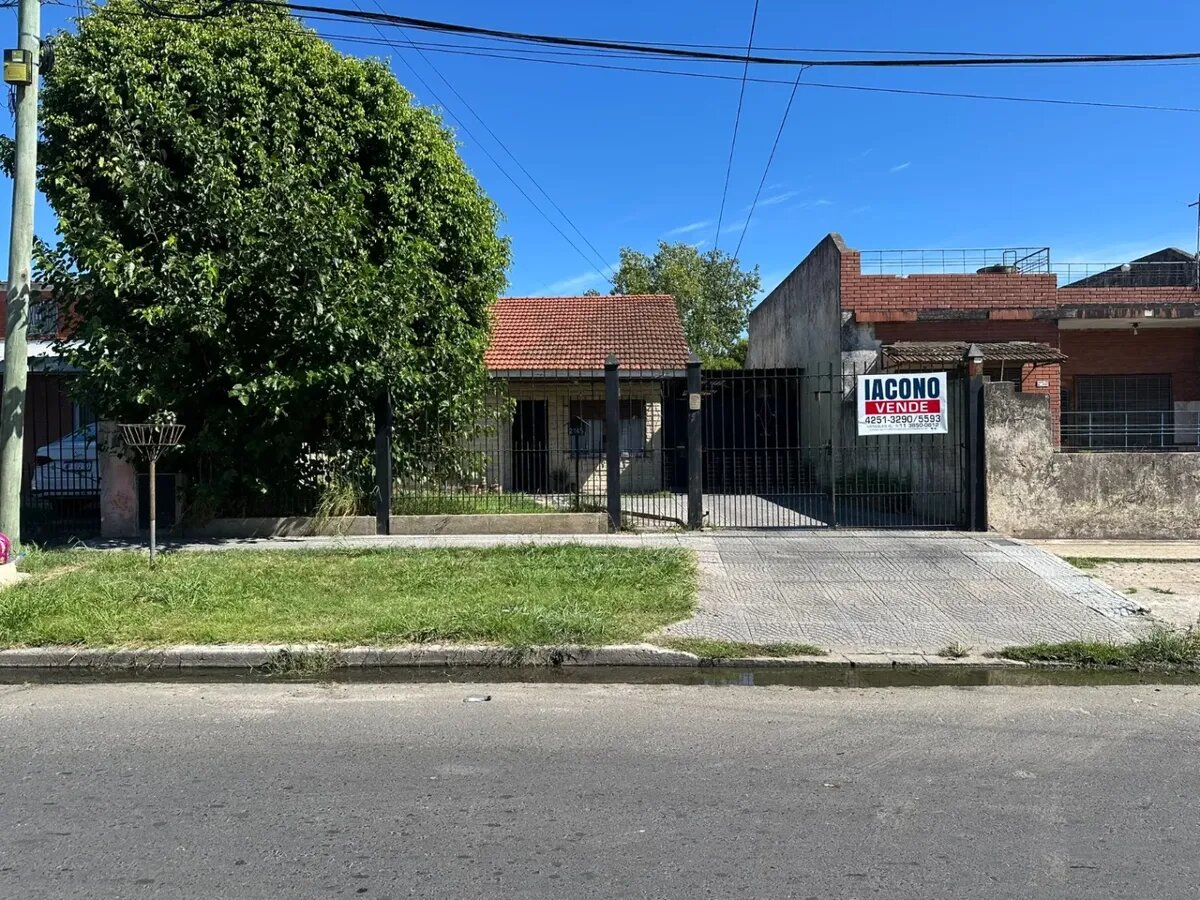 CASA CON GARAJE - 1