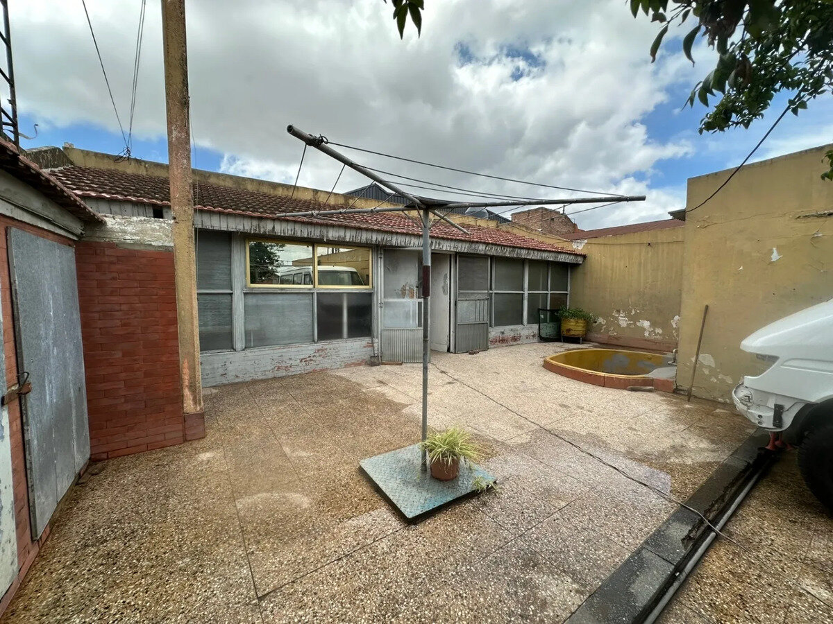 CASA CON GARAJE - 4