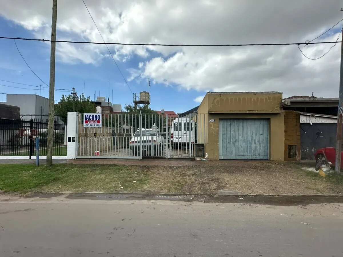 CASA CON GARAJE - 1