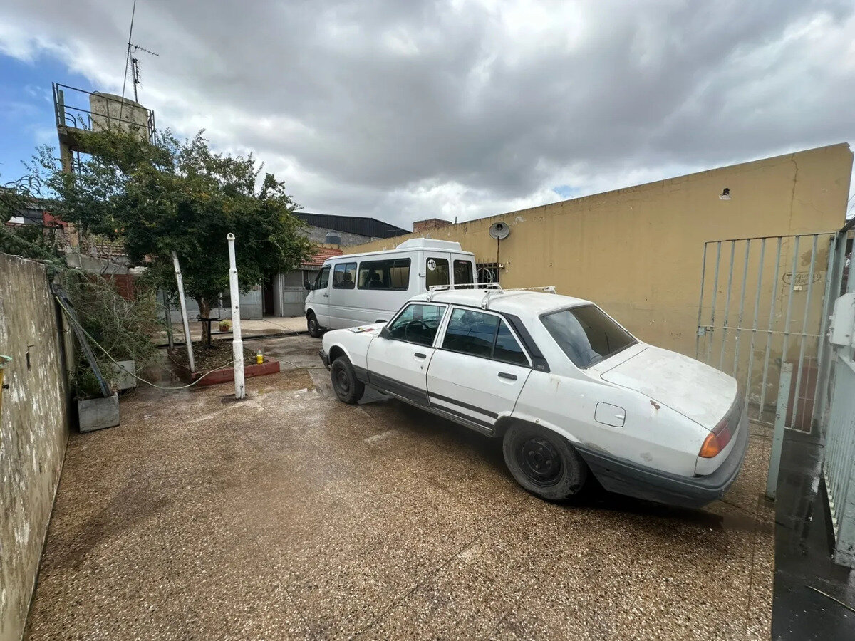 CASA CON GARAJE - 2
