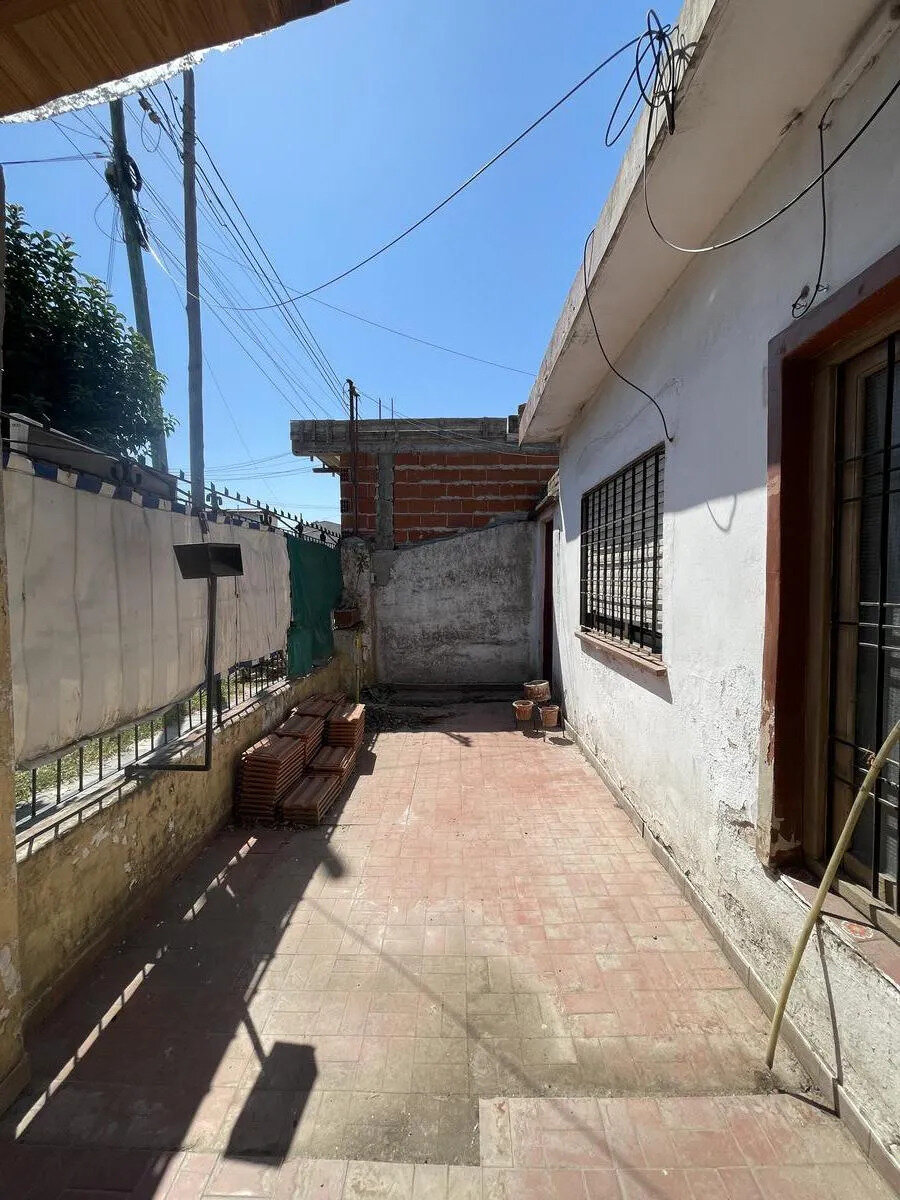 CASA A REMODELAR - BERAZATEGUI - 2