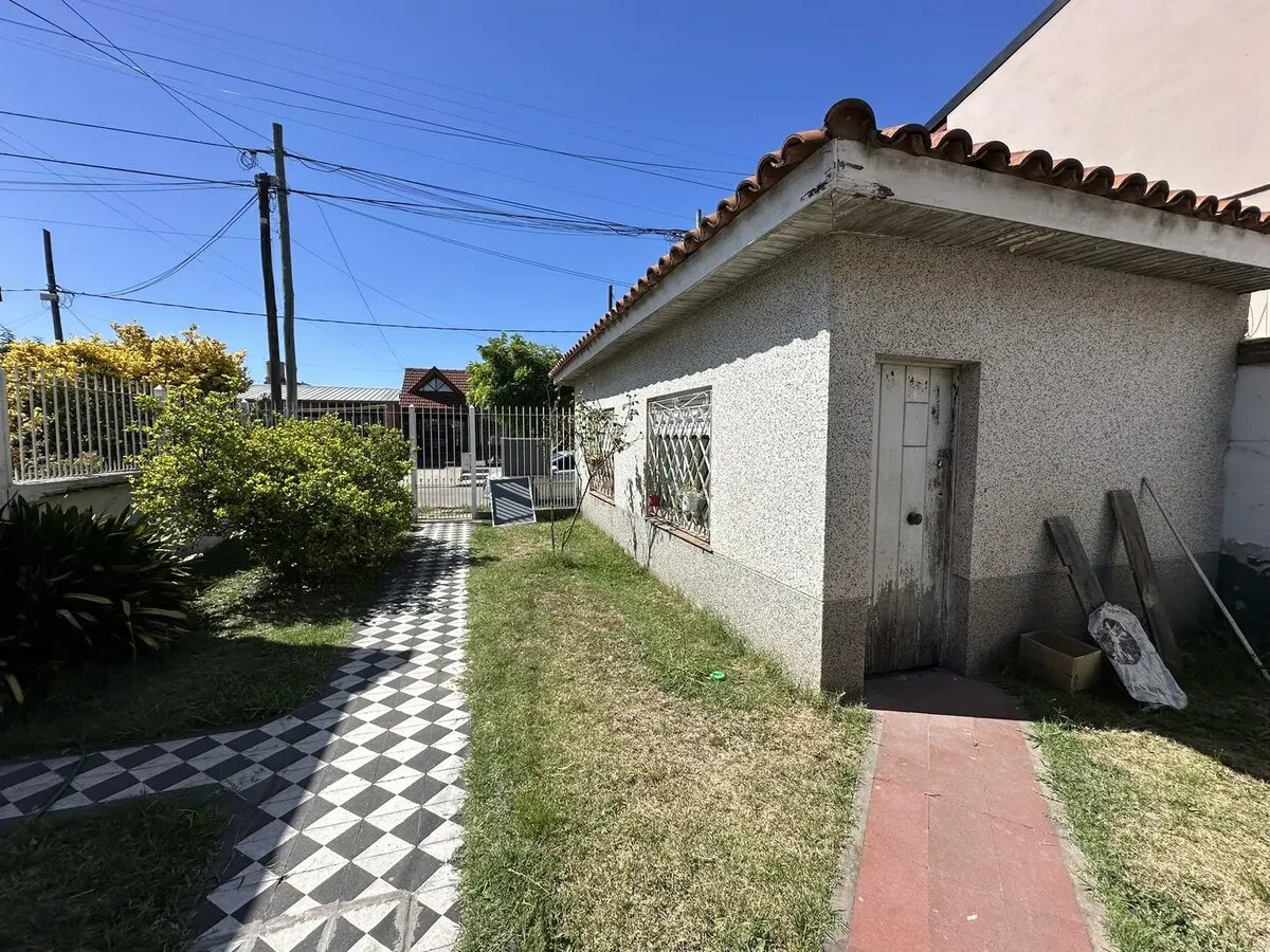 CASA CON DEPARTAMENTO - 3