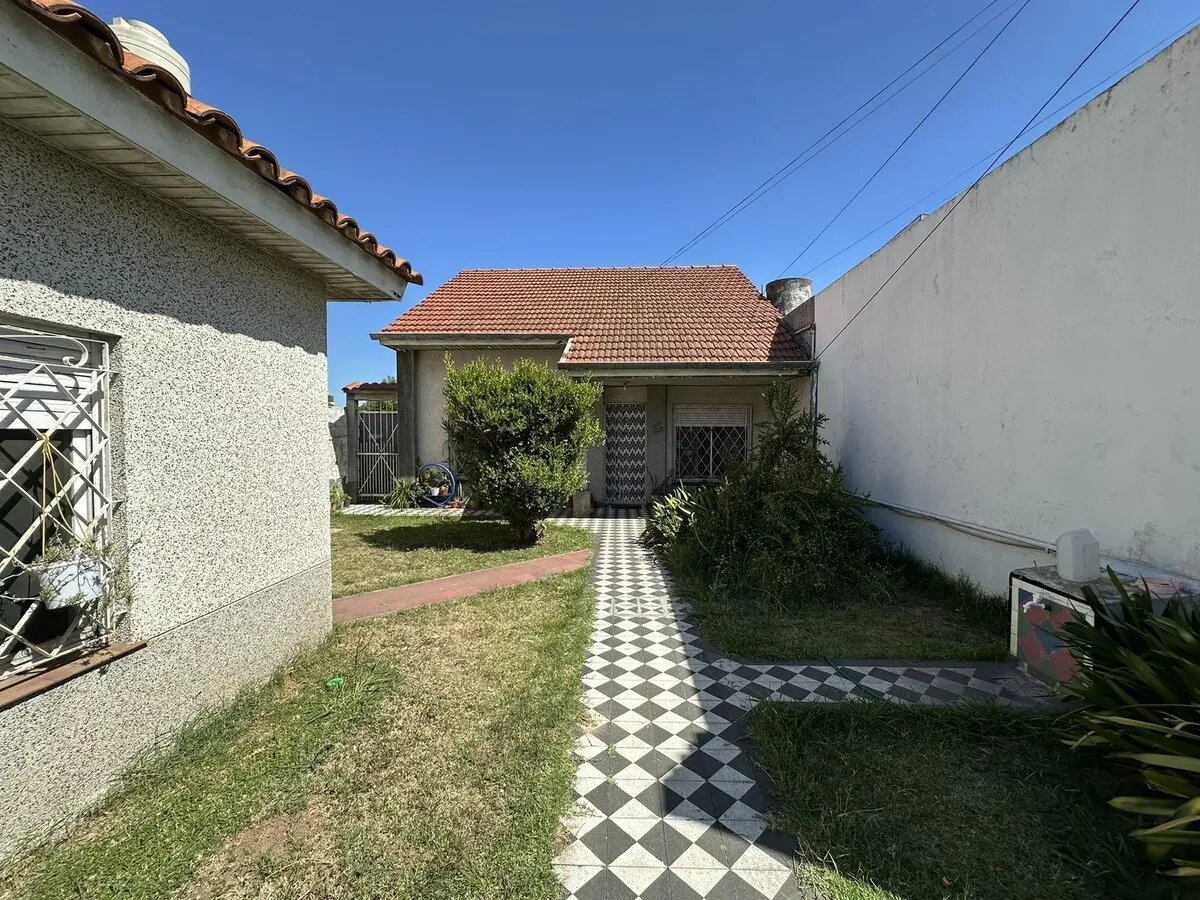 CASA CON DEPARTAMENTO - 2