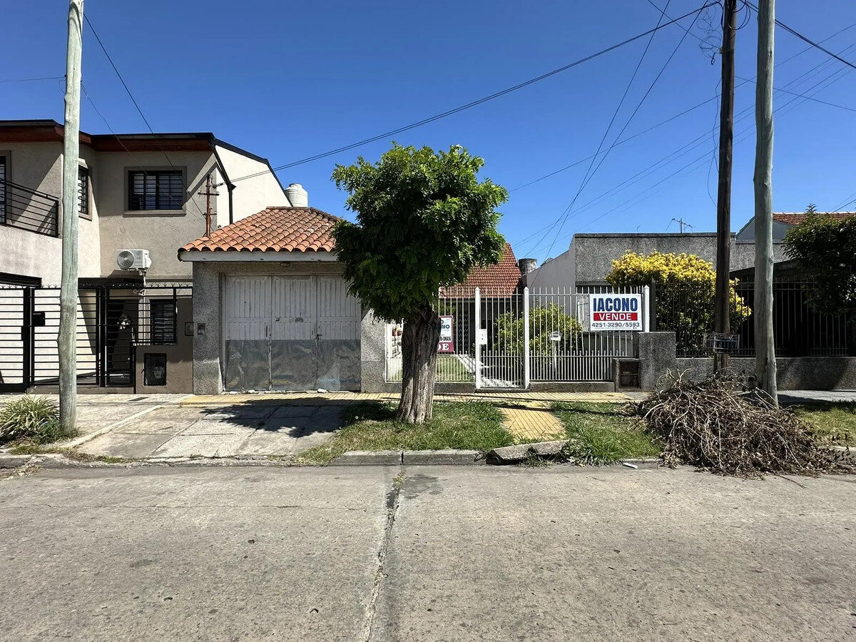 CASA CON DEPARTAMENTO - 1