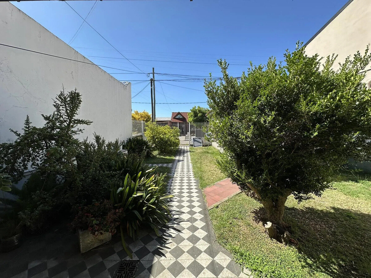 CASA CON DEPARTAMENTO - 20