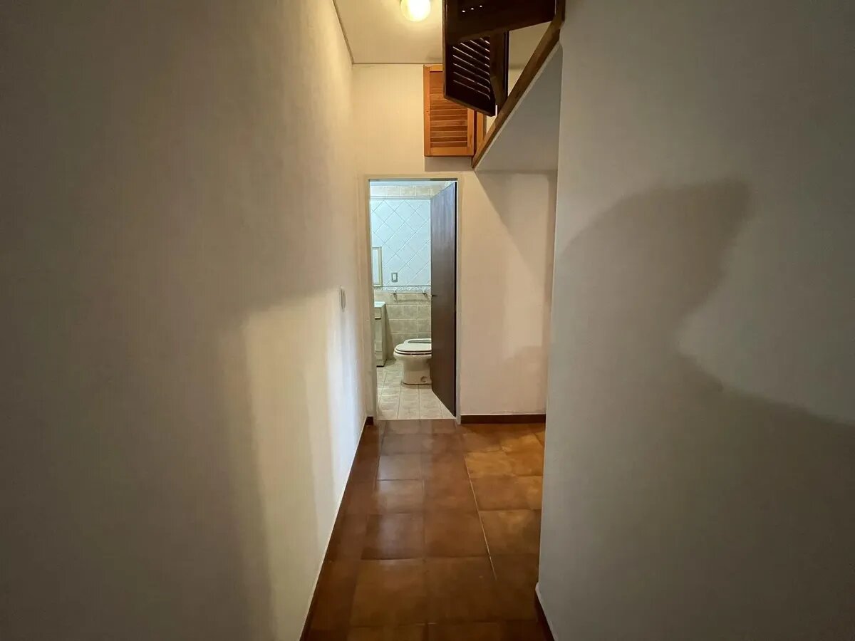 CASA EN 2 PLANTAS CON LOCALES Y FONDO LIBRE — foto 8