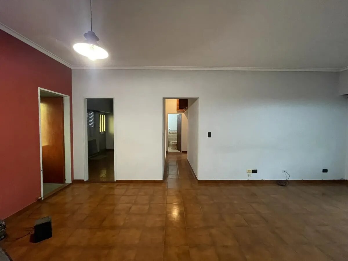 CASA EN 2 PLANTAS CON LOCALES Y FONDO LIBRE — foto 10