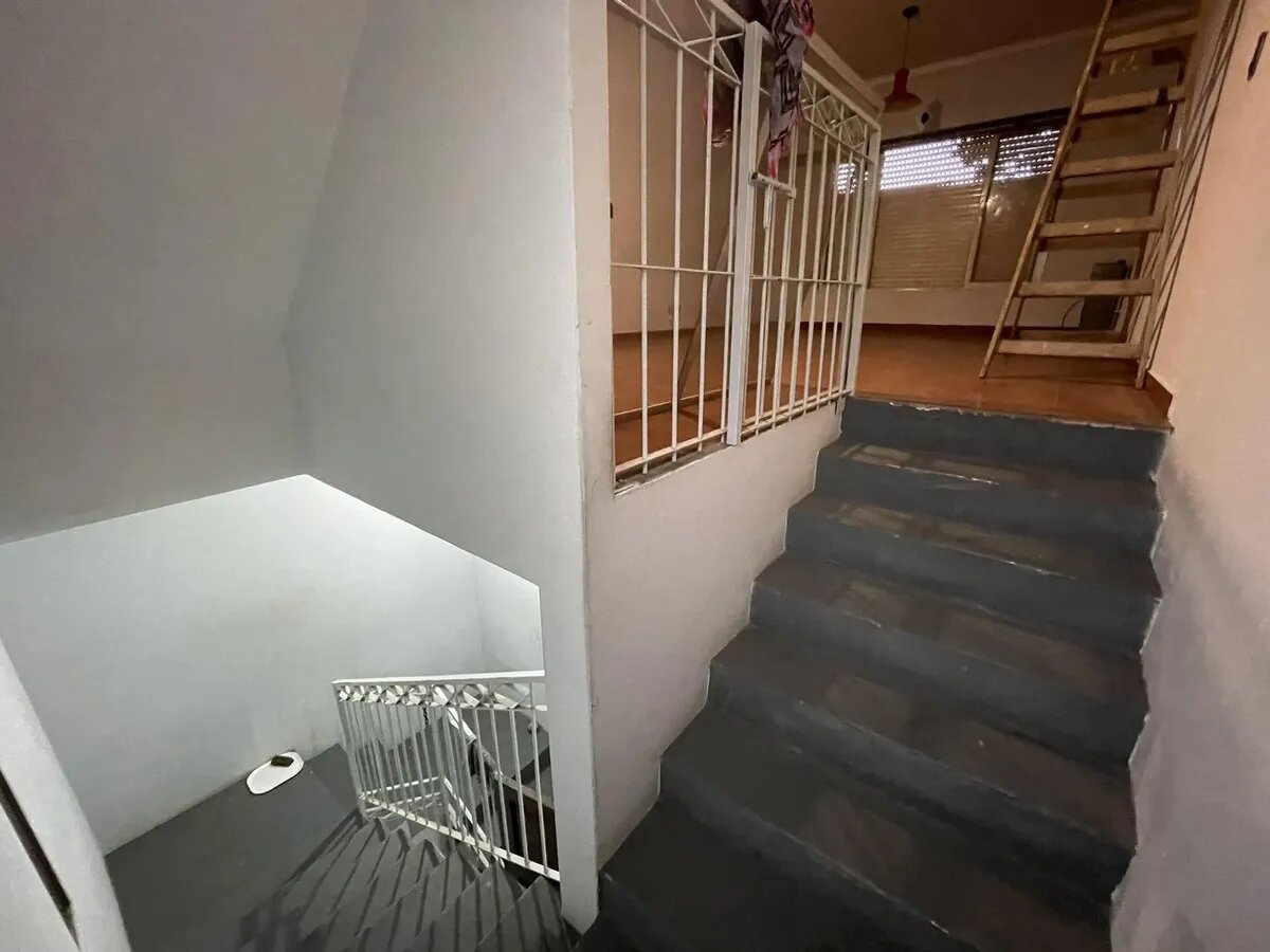 CASA EN 2 PLANTAS CON LOCALES Y FONDO LIBRE — foto 6