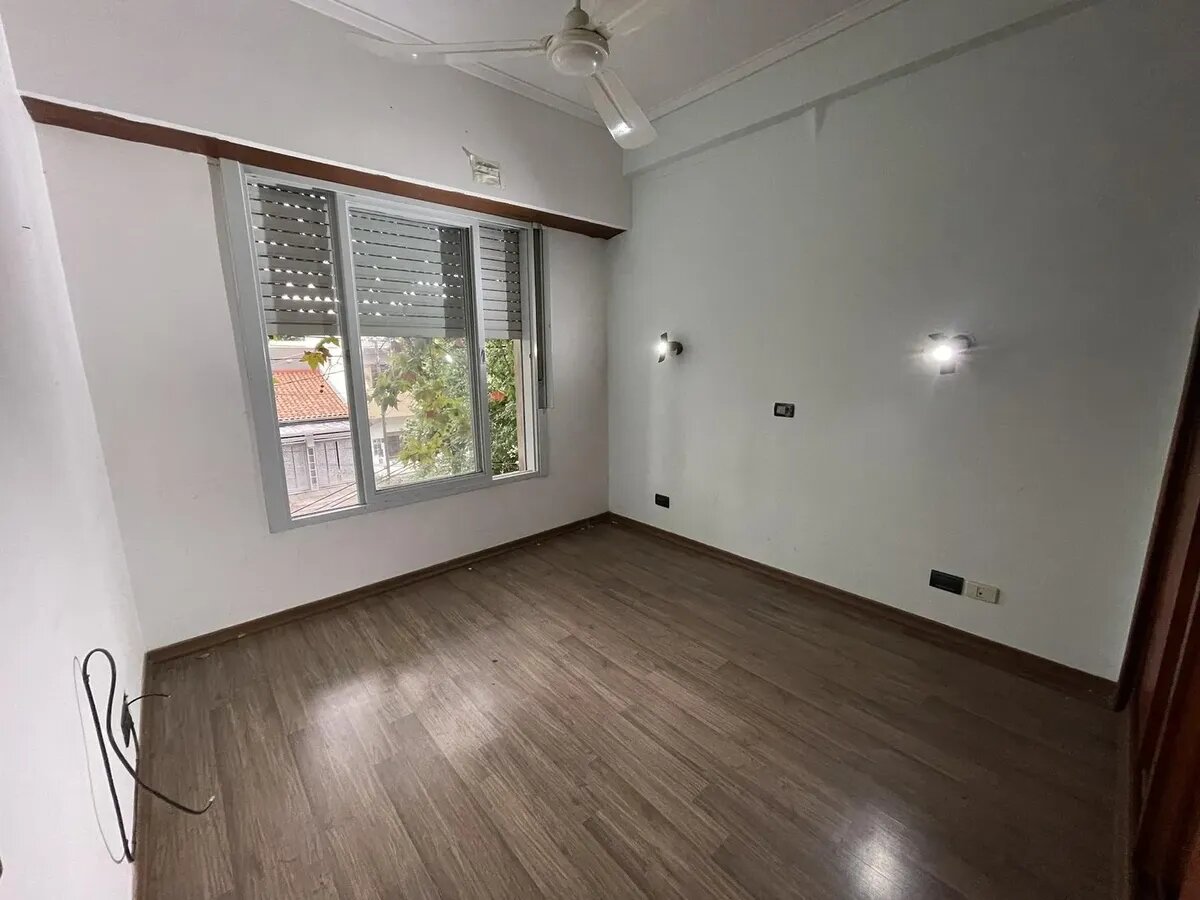CASA EN 2 PLANTAS CON LOCALES Y FONDO LIBRE — foto 13
