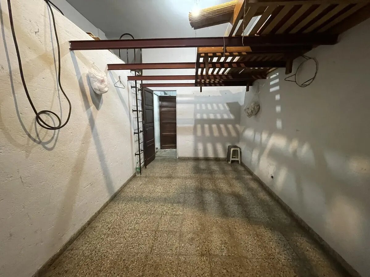 CASA EN 2 PLANTAS CON LOCALES Y FONDO LIBRE — foto 4