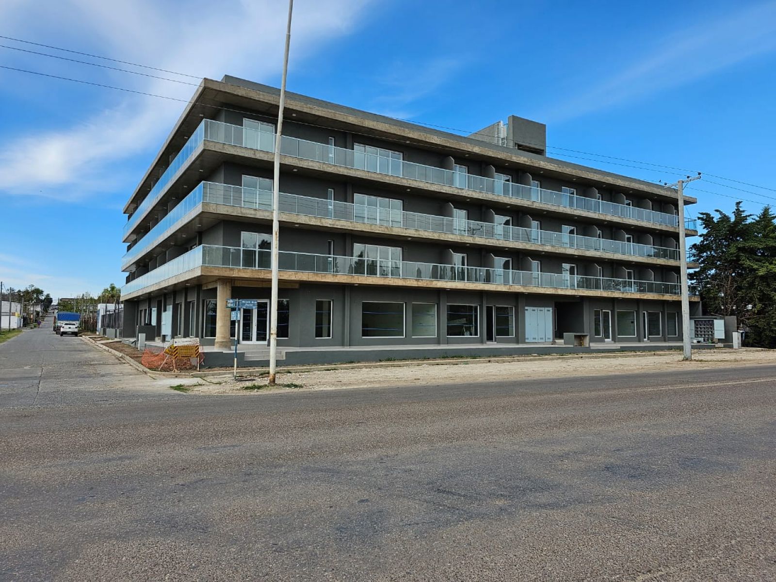 Edificio Meraki 2 - Depto de 1 dormitorio y 1 baño con balcón al frente y cochera. Piso 3-13 - 5