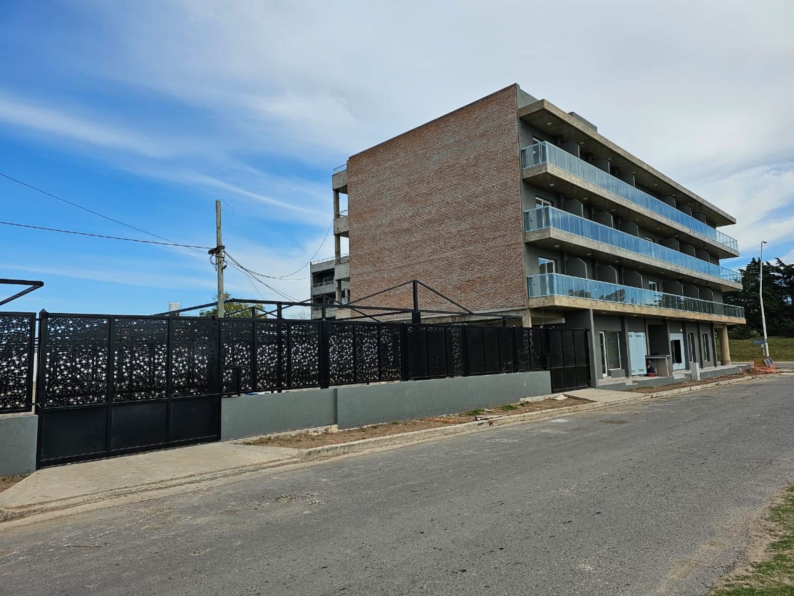 Edificio Meraki 2 - Depto de 1 dormitorio y 1 baño con balcón al frente y cochera. Piso 3-13 - 4