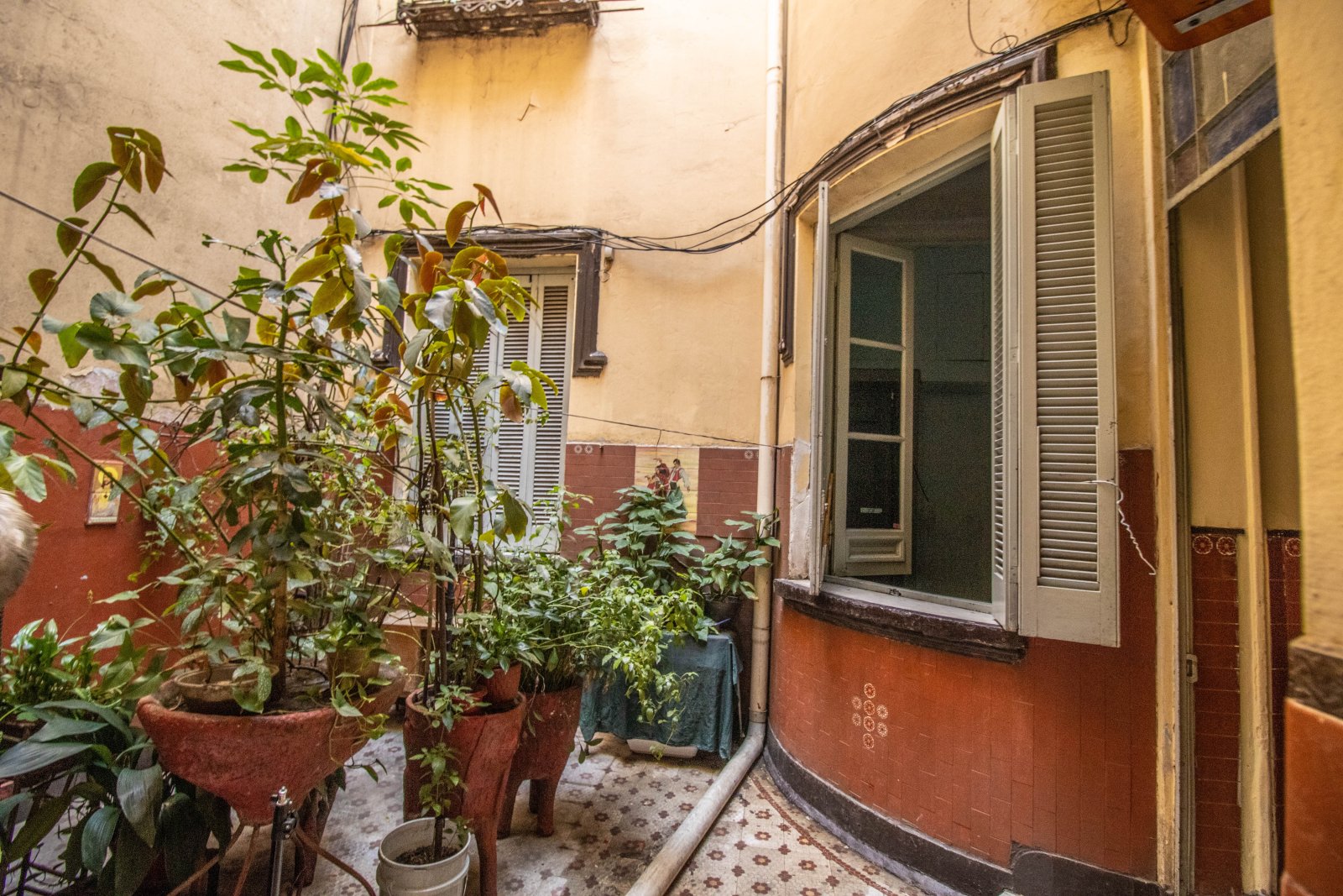 Casa de 3 Plantas con Patios y Terraza - 505m² - Congreso - Pensión/Hotel - Escuchan ofertas - 2