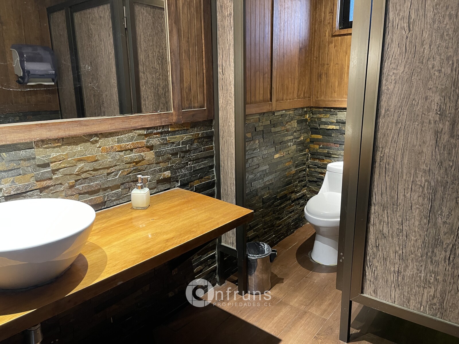 Local Comercial en Venta en Coyhaique | 4 Dormitorios | 3 Baños | 290 m² | $5.000.000 - 14