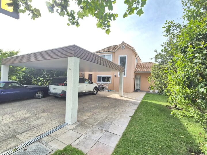 VENTA, OPORTUNIDAD! Casa excelente. 4D,3B. Ampliada...