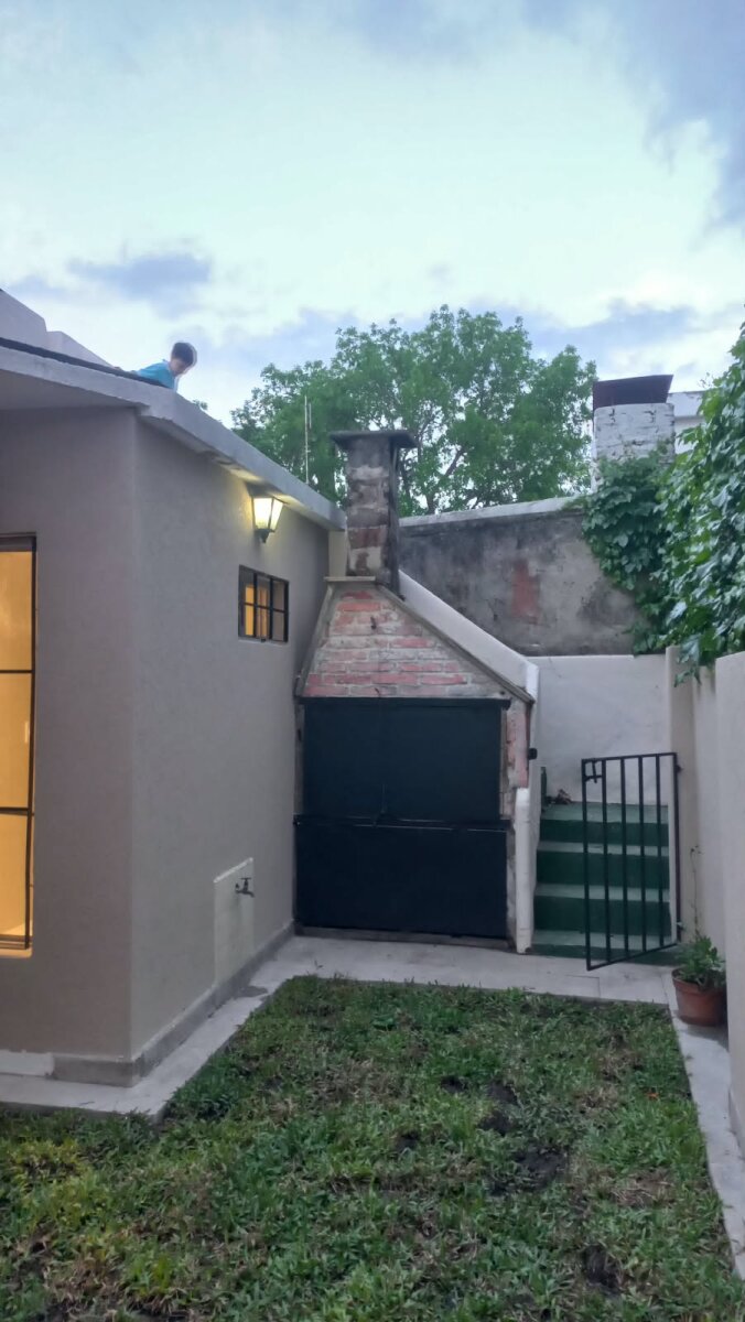 Venta casa pasillo unica de 3 dorm, 2 baños , patio y terraza