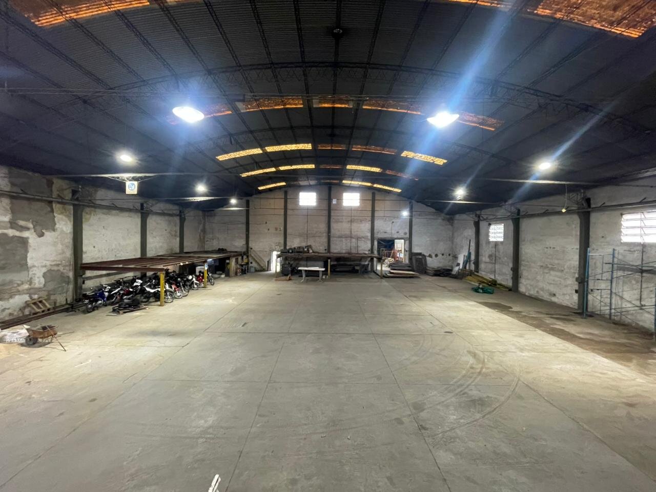 Junín 1035 - Galpón 1.100 m2 - 4