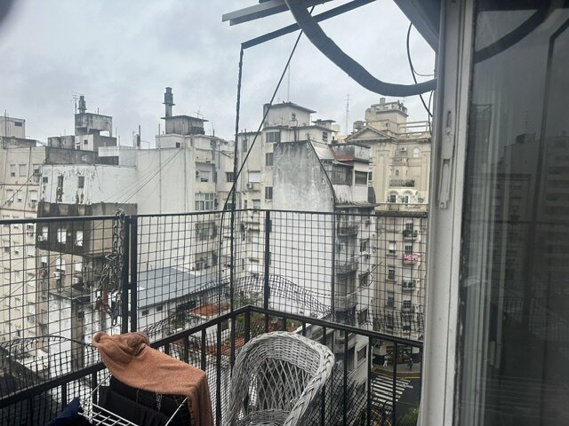 VENTA SAN CRISTOBAL AL FRENTE BALCON CORRIDO 2 DORMITORIOS CON BALCON COCINA COMEDOR LIVING LAVADERO BAÑO COMPLETO - 3