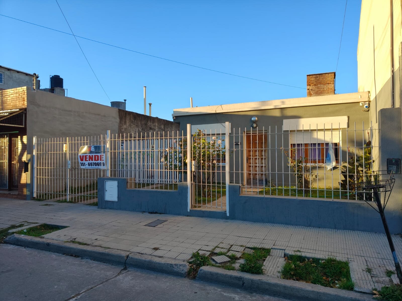 Casa de 3 dorm. barrio Acosta Oportunidad