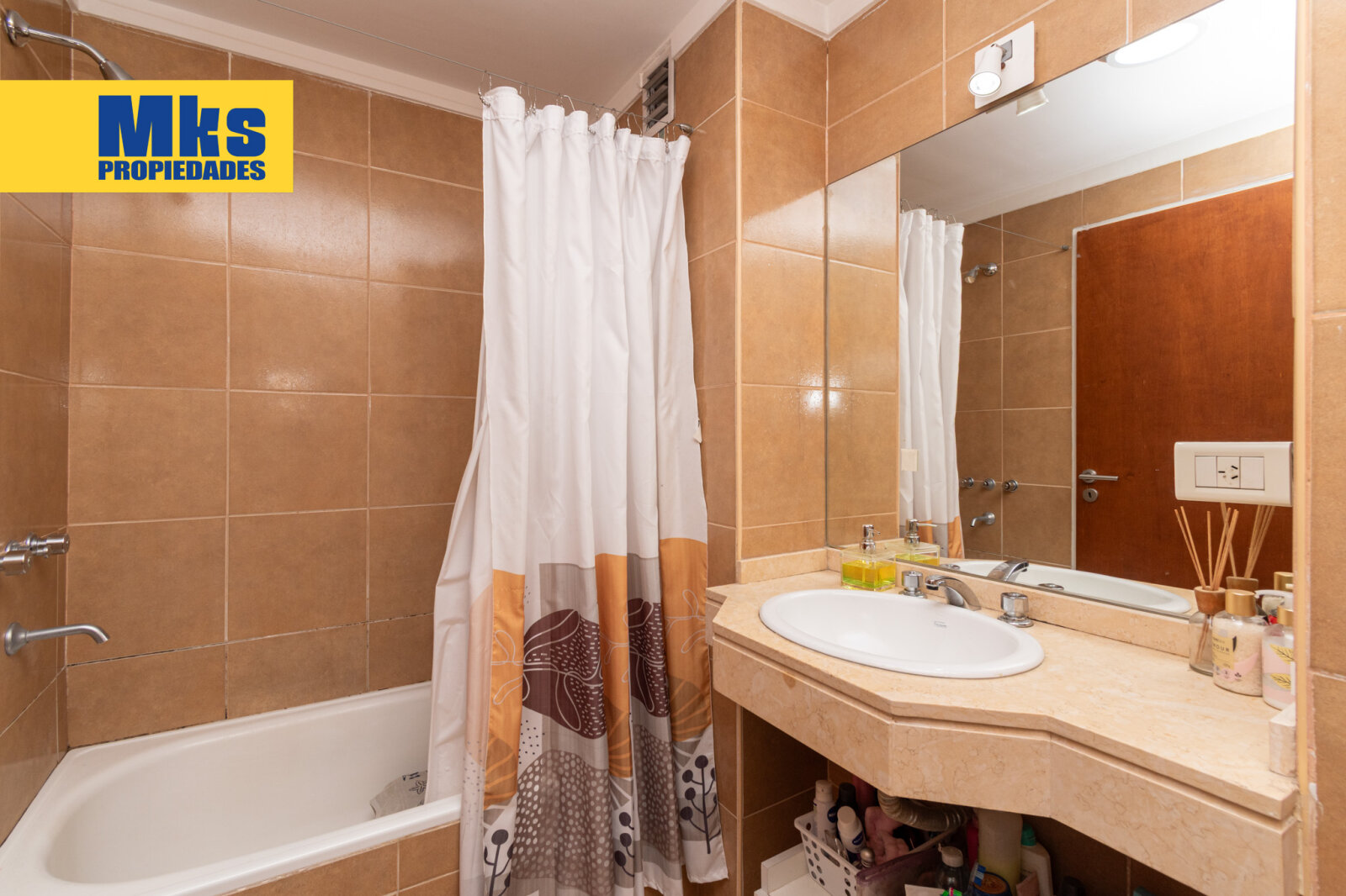 Olavarria y Montes de Oca. Departamento Moderno en venta 3 ambientes con Balcón - 8