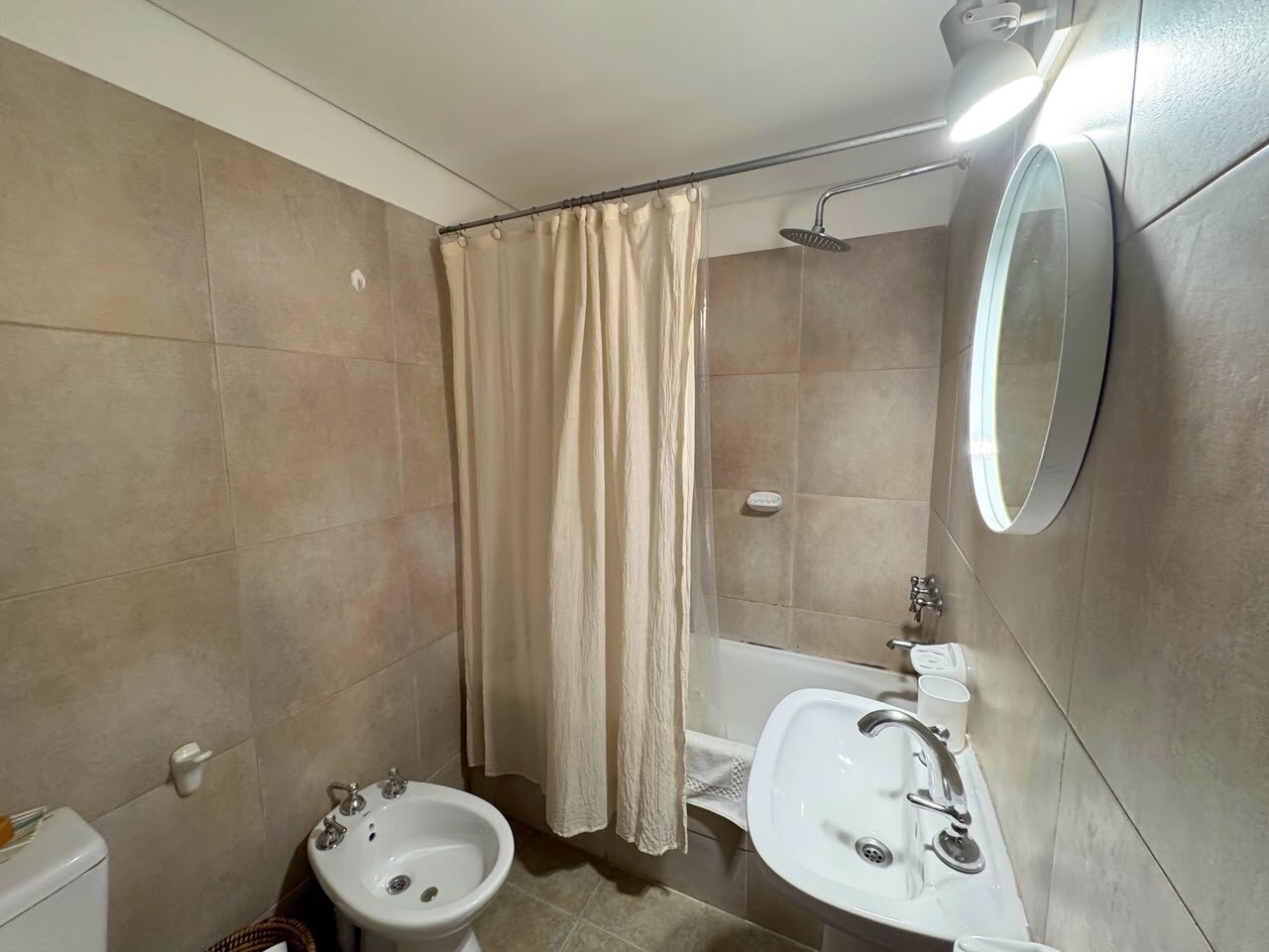 Alquilo depto 1 dormitorio AMOBLADO c/ cochera - Imagen 9