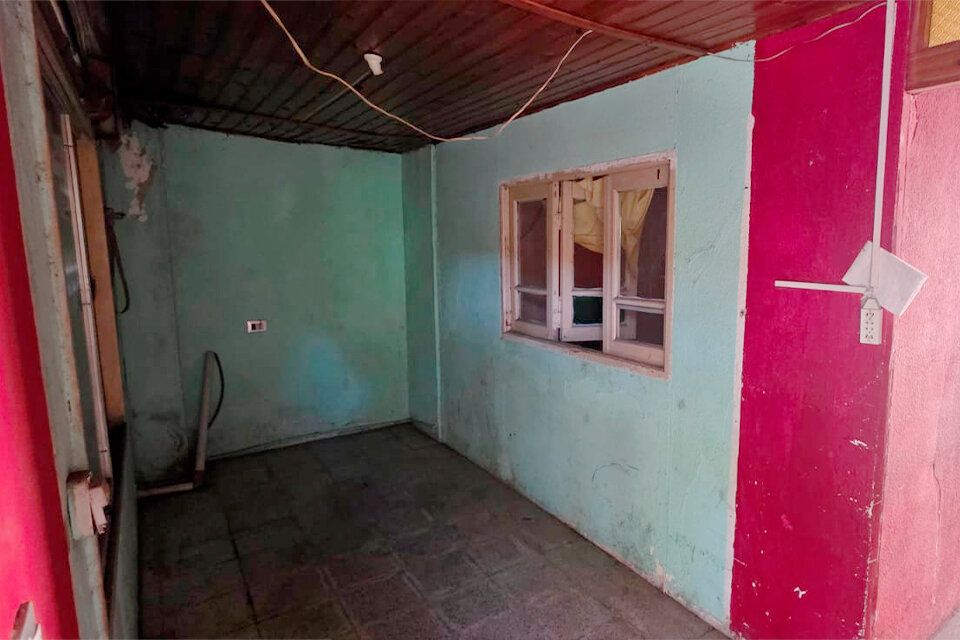 IMPERDIBLE CASA A RECICLAR 2 DORMITORIOS CON PATIO CASACCIA Y ESTEBAN DE LUCA - 4