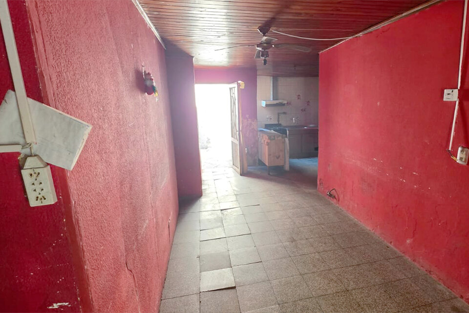 IMPERDIBLE CASA A RECICLAR 2 DORMITORIOS CON PATIO CASACCIA Y ESTEBAN DE LUCA - 2