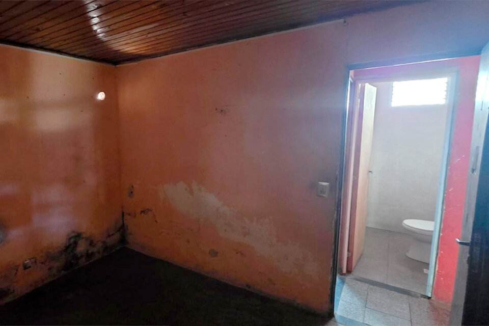 IMPERDIBLE CASA A RECICLAR 2 DORMITORIOS CON PATIO CASACCIA Y ESTEBAN DE LUCA - 6
