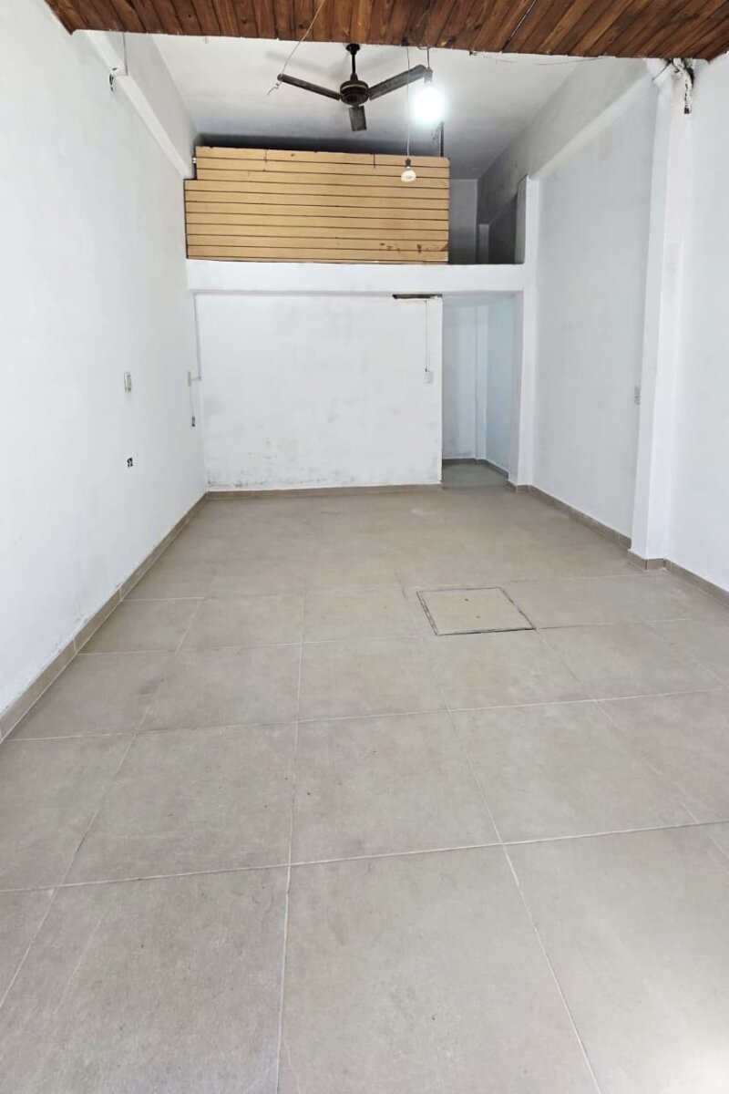 Local en Alquiler en Av. Luro, Laferrere. - 2