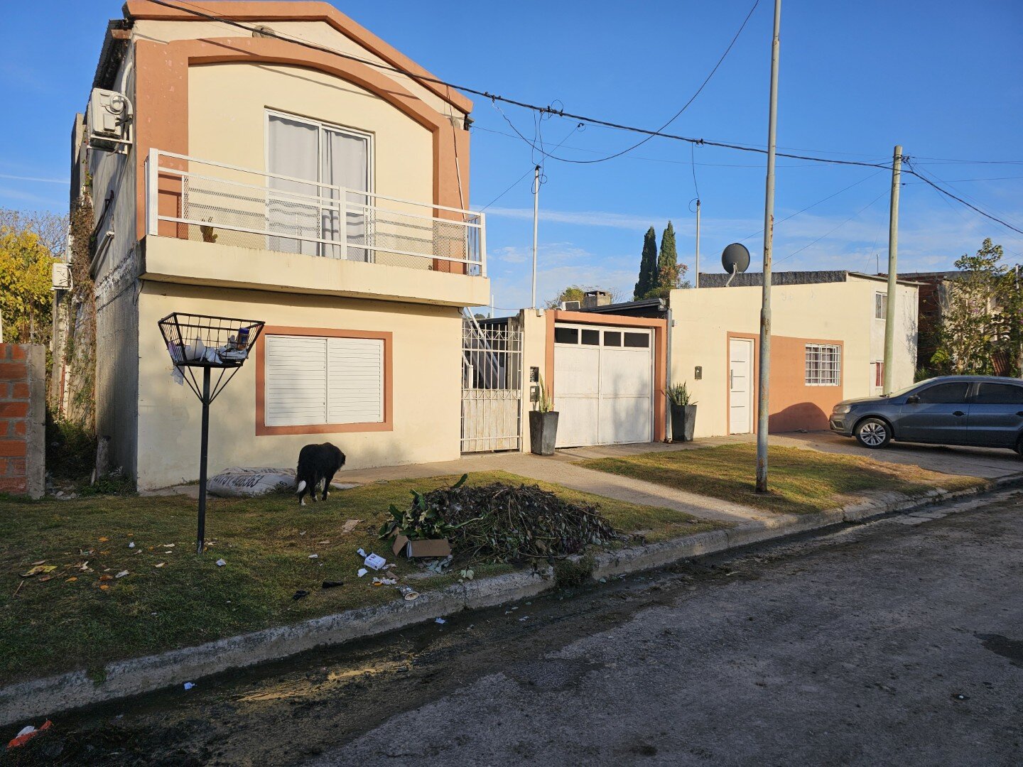VENTA | Casa de 1 dormitorio con patio y espacio para vehículo! Montenegro e/ Los Cardenales y Los Pescadores - 2