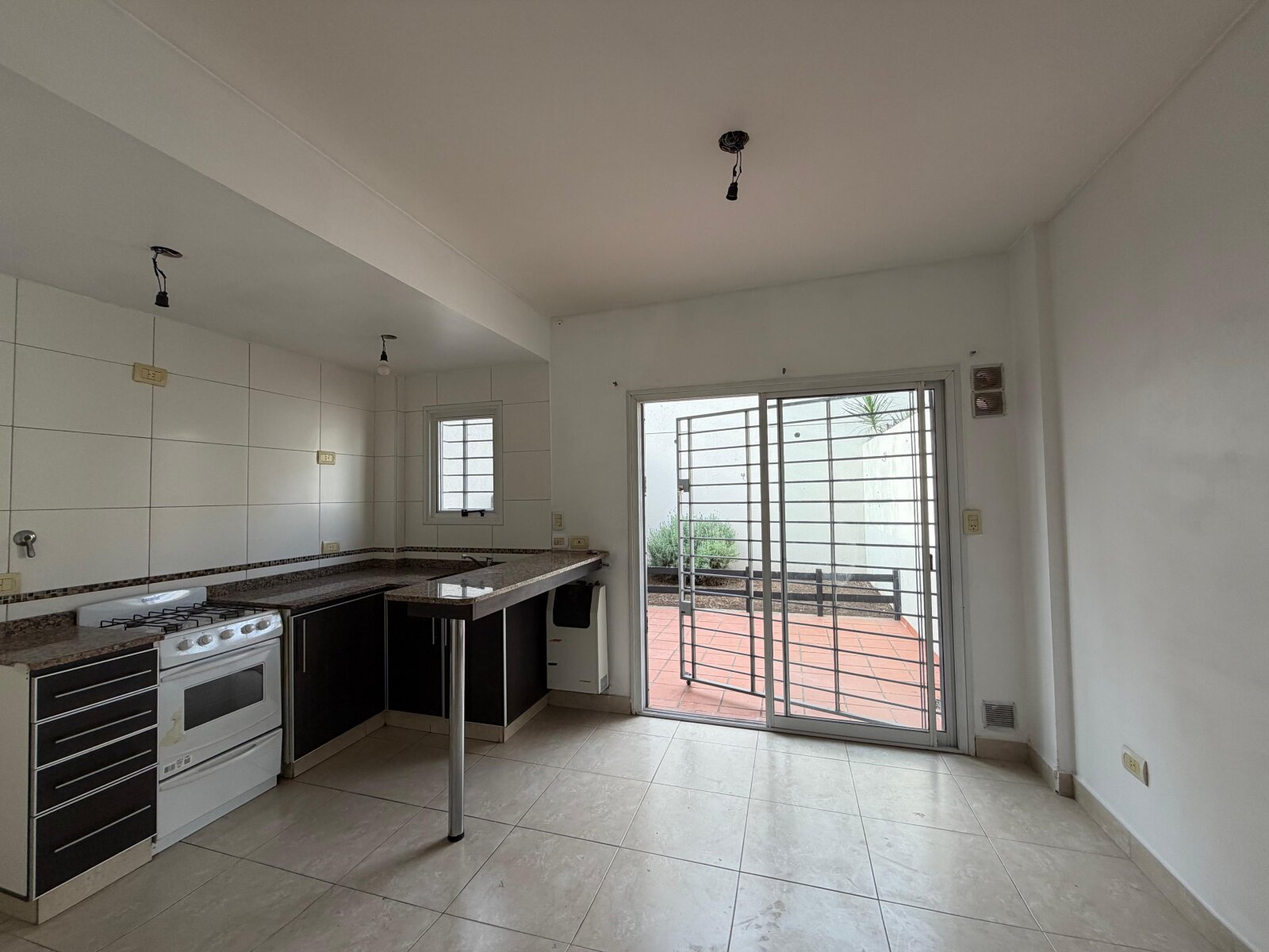 Hermoso departamento de 2 ambientes en PB con Patio y Jardín - 4
