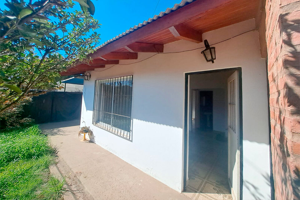 HERMOSA CASA 2 DORMITORIOS CON PATIO EN PUEBLO ESTHER - 6