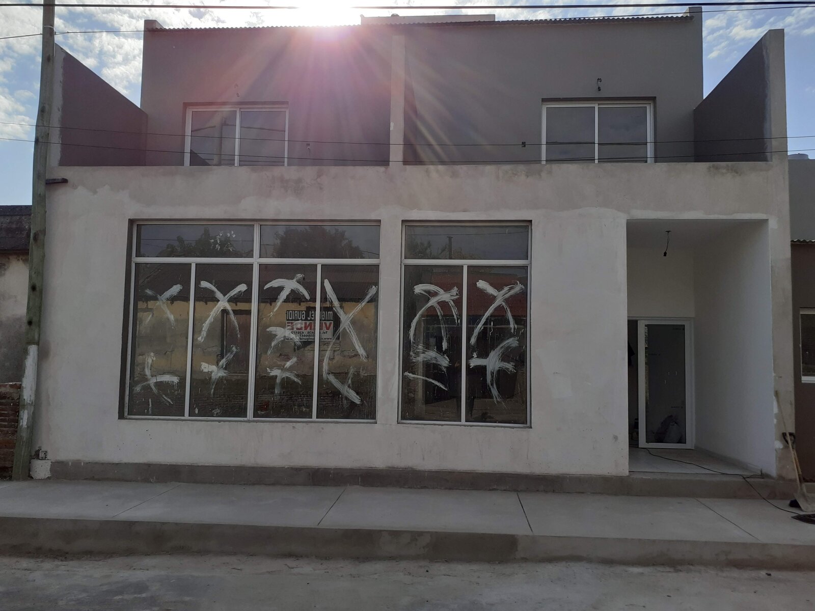 VENTA | Conjunto de viviendas y local comercial sobre amplio terreno! Abasolo, entre Berutti y Passo - 63