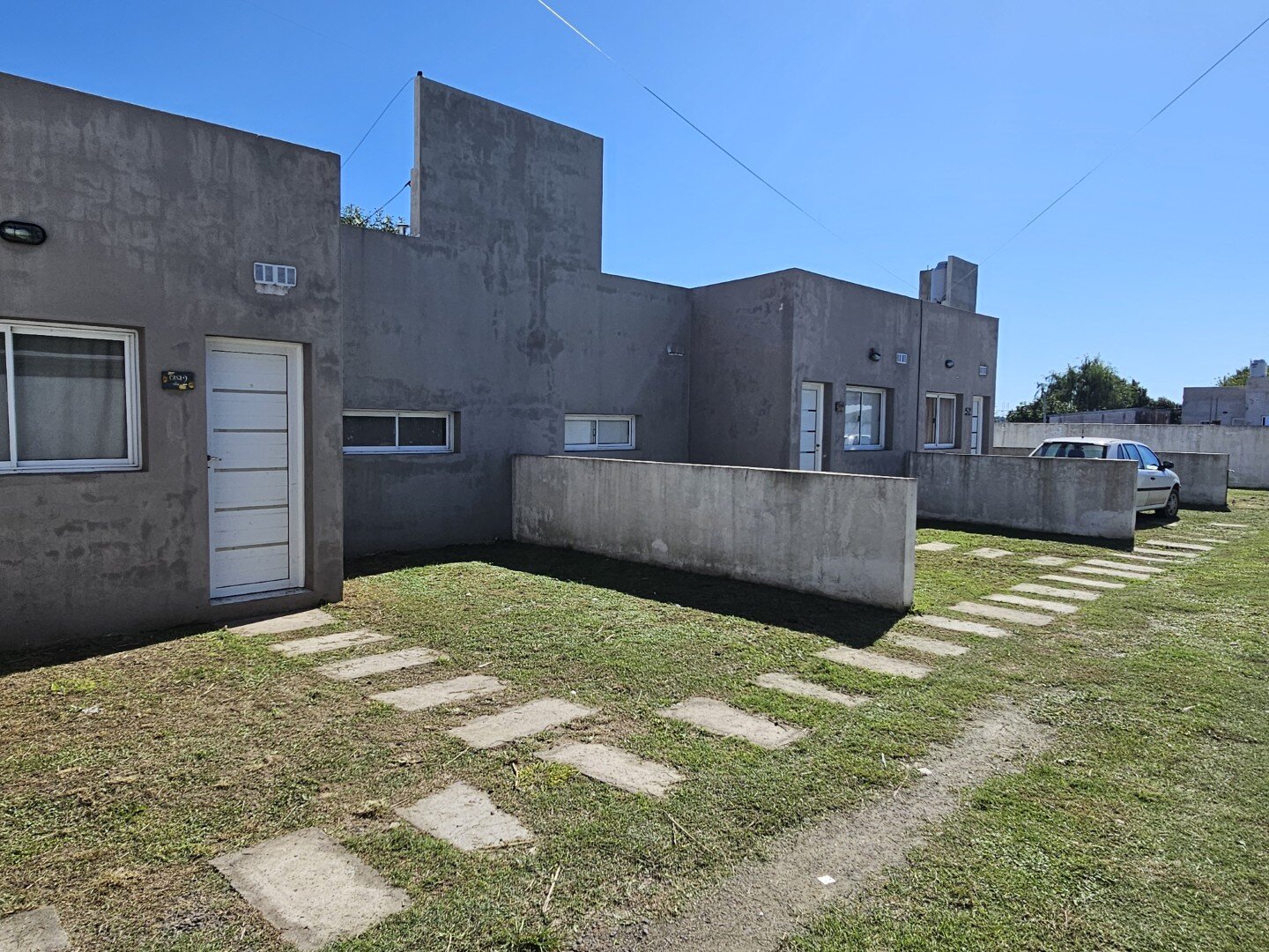 VENTA | Conjunto de viviendas y local comercial sobre amplio terreno! Abasolo, entre Berutti y Passo - 4