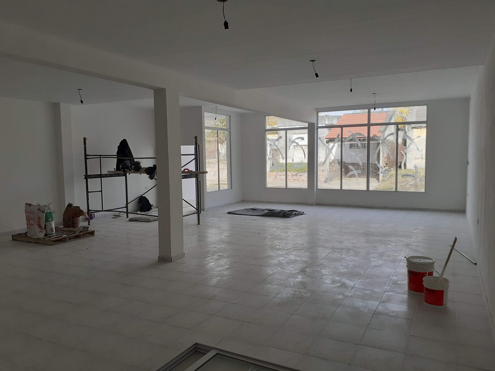 VENTA | Conjunto de viviendas y local comercial sobre amplio terreno! Abasolo, entre Berutti y Passo - 57