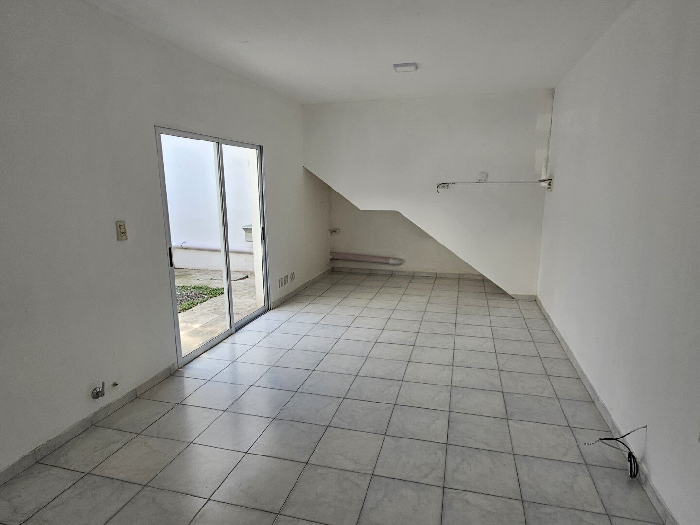 VENTA | Conjunto de viviendas y local comercial sobre amplio terreno! Abasolo, entre Berutti y Passo - 16