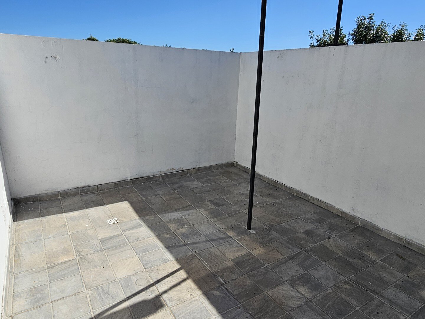 VENTA | Conjunto de viviendas y local comercial sobre amplio terreno! Abasolo, entre Berutti y Passo - 35