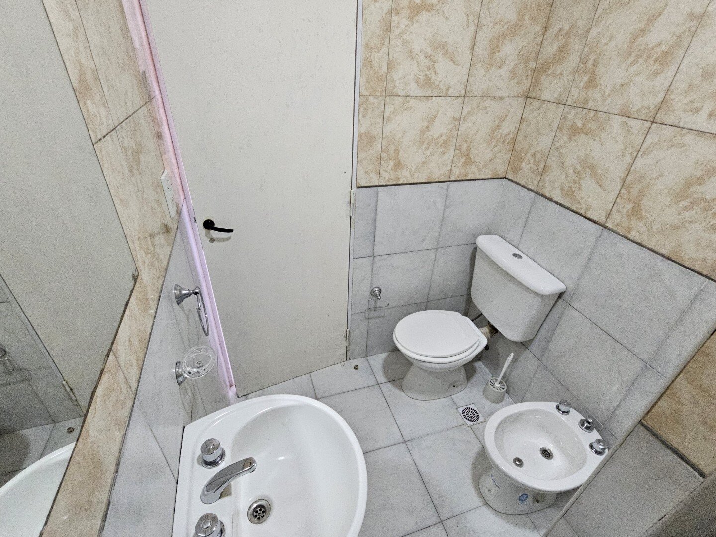 VENTA | Conjunto de viviendas y local comercial sobre amplio terreno! Abasolo, entre Berutti y Passo - 14