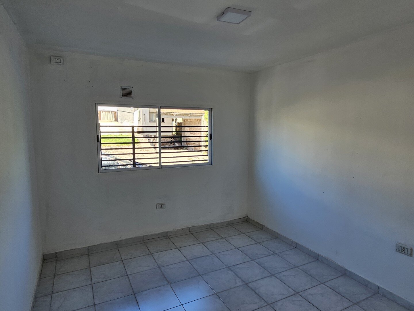 VENTA | Conjunto de viviendas y local comercial sobre amplio terreno! Abasolo, entre Berutti y Passo - 19