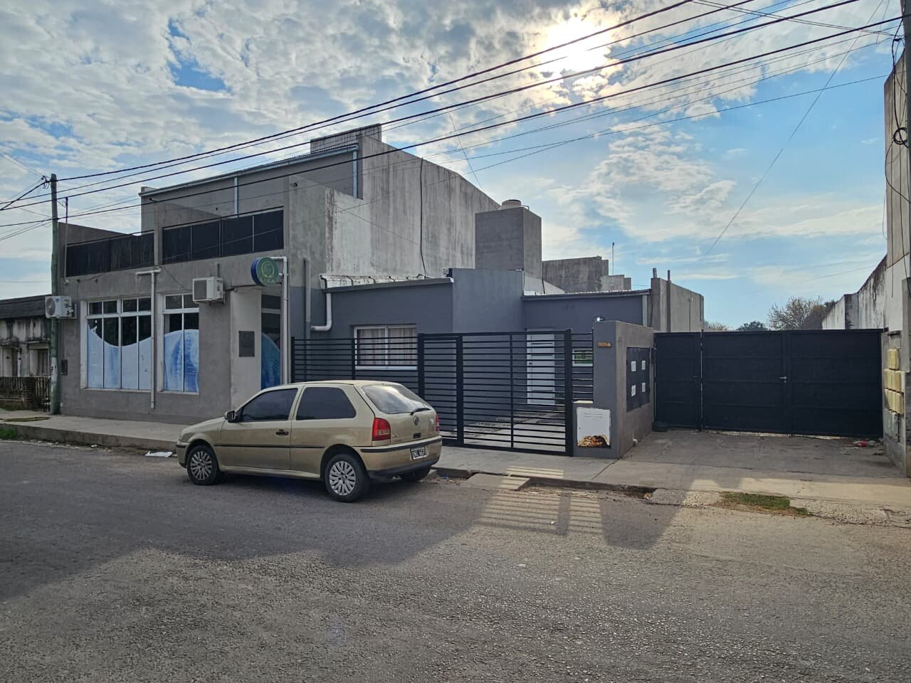VENTA | Conjunto de viviendas y local comercial sobre amplio terreno! Abasolo, entre Berutti y Passo - 2