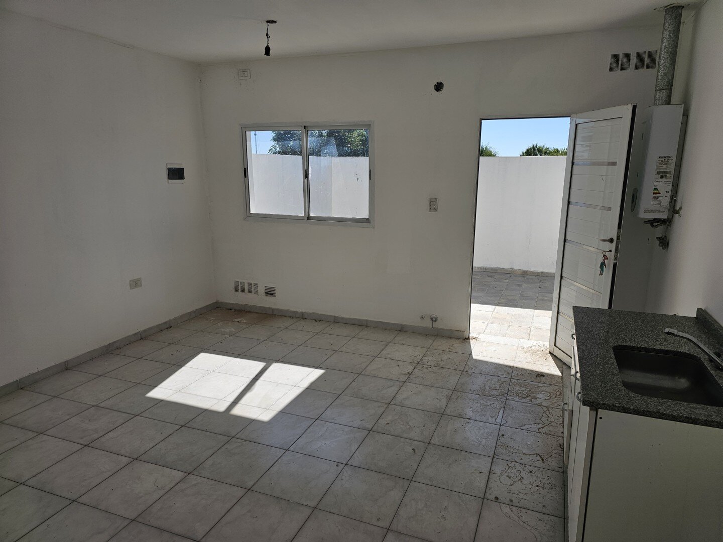 VENTA | Conjunto de viviendas y local comercial sobre amplio terreno! Abasolo, entre Berutti y Passo - 27