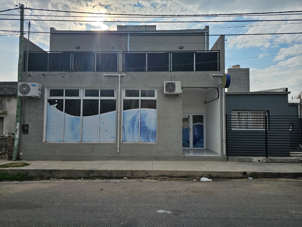 VENTA | Conjunto de viviendas y local comercial sobre amplio terreno! Abasolo, entre Berutti y Passo - 1